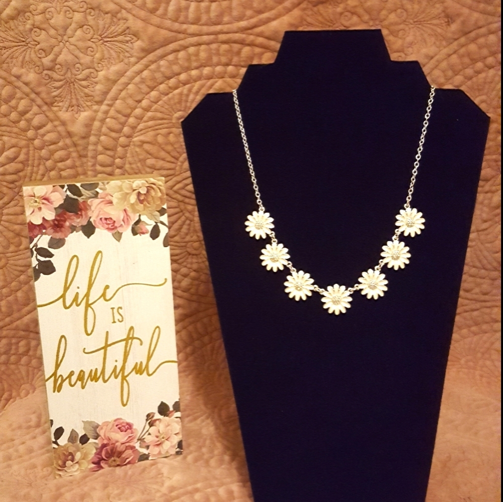 White Flower Necklace
